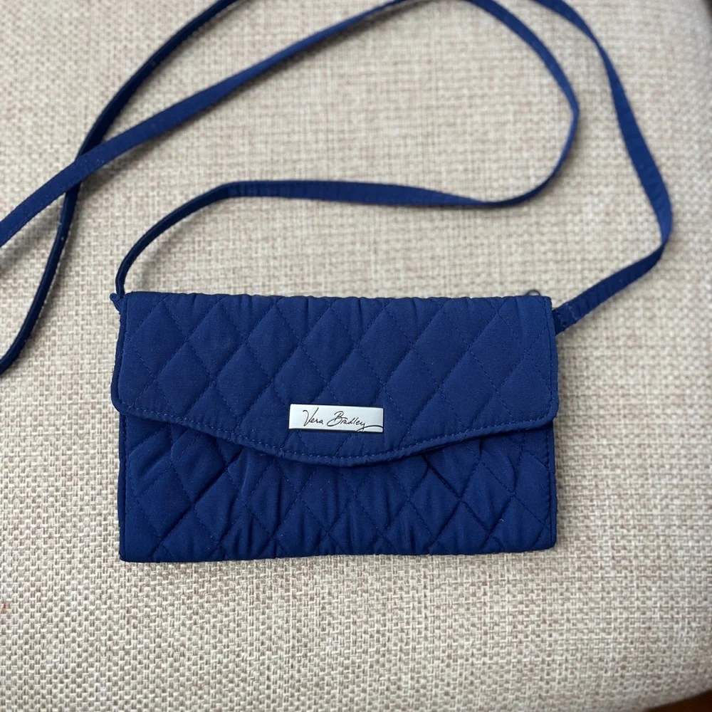 Vera Bradley crossbody navy blue quilted,EUC 7.5x4.5x.5”, clean, no stains ⬇️ - Picture 4 of 13